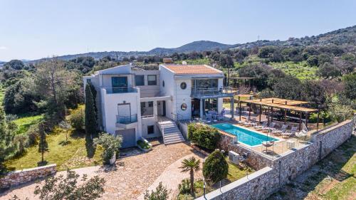 Villa Serenity - With Private Heated Pool