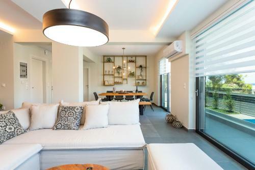 Nisos Villa, Walking Distance To The Beach & Shops!