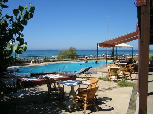 Aqua Seafront Beach House With Garden