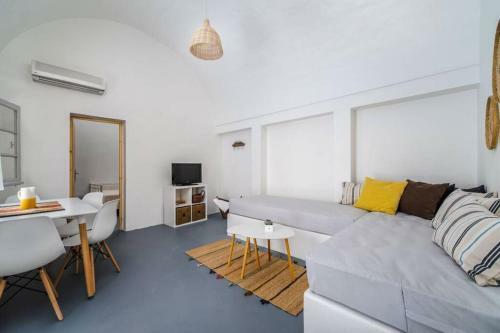 New Villa Tholos - 400m From Famous Kamari Beach