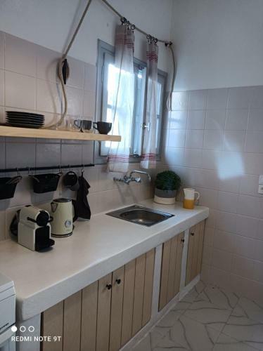 New Villa Tholos - 400m From Famous Kamari Beach