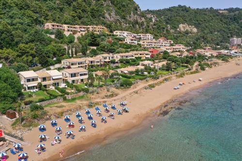 Waves Apartments: Two Beachfront Apartments