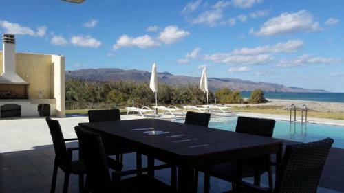 Manos Luxury Villas