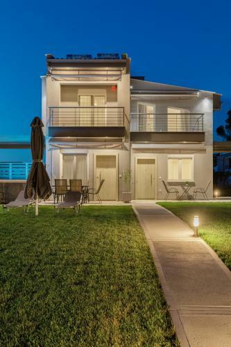 Hotel V Luxury Apartments Posidi