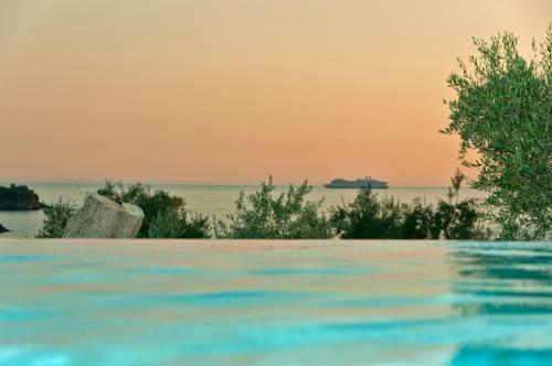 The View Sofas Apartments