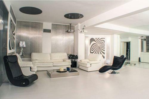 Villa Bond With Private Swimming Pool And Spa