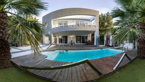 Villa Bond With Private Swimming Pool And Spa