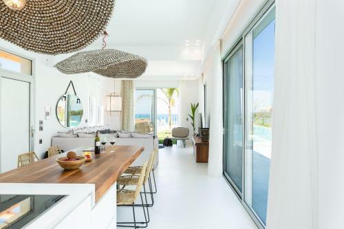 La Casa Di Mare, Luxury Beach Front Villa!