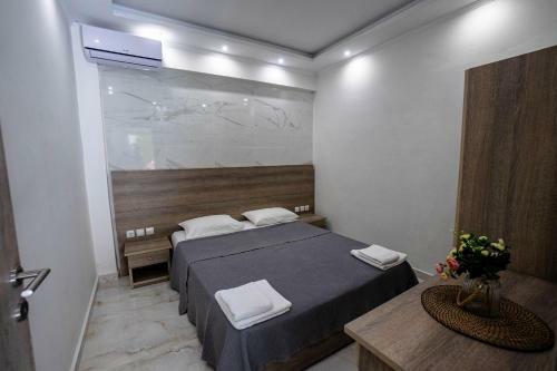 Golden Dolphin Studios & Apartments