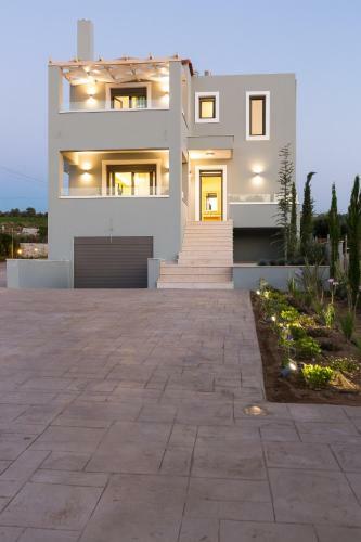 Anesis Villa, Spacious & Cozy!