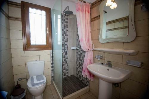Hostal Room In Apartment - A Spacious And Bright Studio