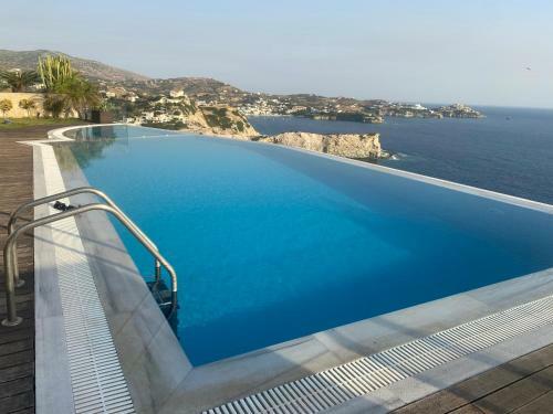 Villa Caldera Blue