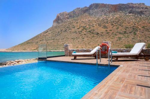 Villa Stavros Beachfront Homeleader