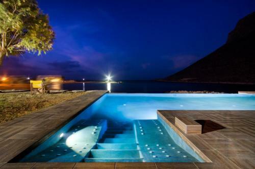 Villa Stavros Beachfront Homeleader