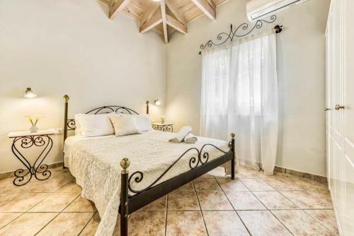 Villa Marathonisi With Private Pool