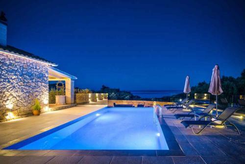 Villa Marathonisi With Private Pool