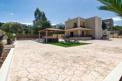 Maria's Luxurious Villa In Koskinou
