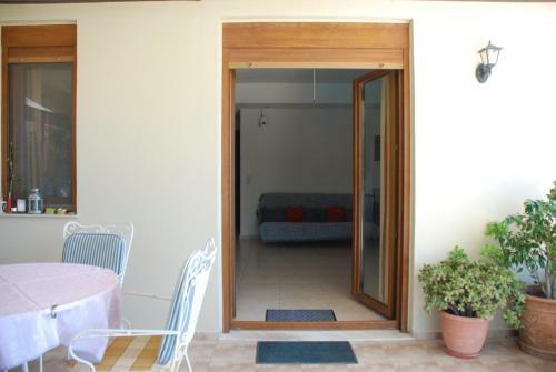Villa With A Pool In Lefkogia