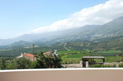 Villa With A Pool In Lefkogia