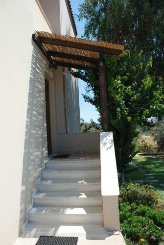 Villa With A Pool In Lefkogia