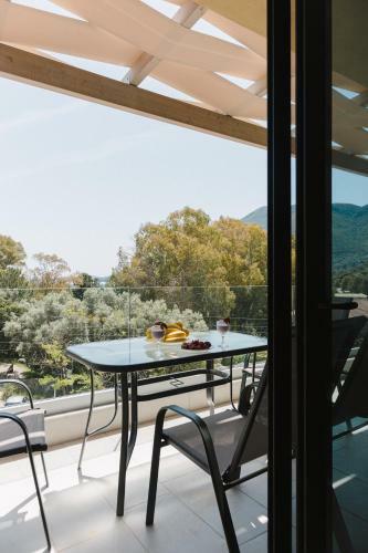 Ariti Luxury Apartment, Nikiana