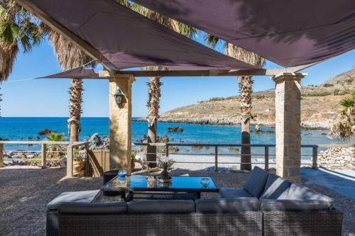 Villa Proto Helidoni - A Cozy Beachfront Villa
