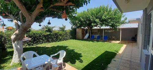 Petrakis Afrathias Garden House
