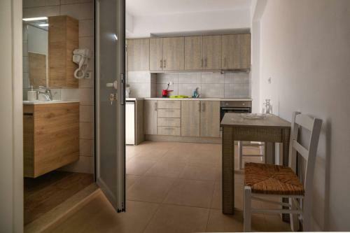 Irini Kalamaki First Floor Apartment