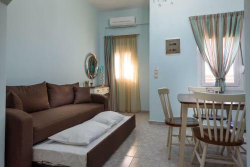 Spyros Apartments With Pool