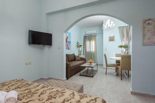 Spyros Apartments With Pool