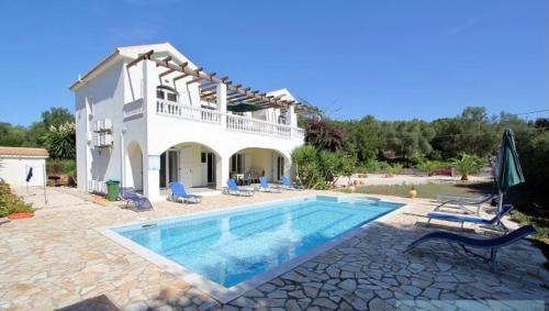 Spacious 5 Bed Villa With Pool In Kefalonia