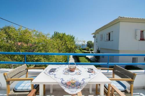 Romantic Seafront Studio - Dream Garden