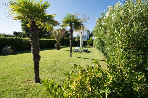 Romantic Seafront Studio - Dream Garden