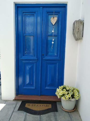 My Sweet Greek Dream - Traditional Home