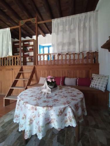 My Sweet Greek Dream - Traditional Home