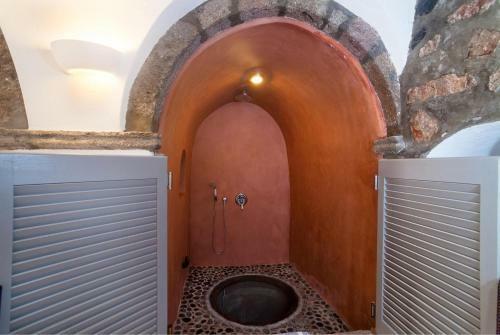 Canava House In Santorini