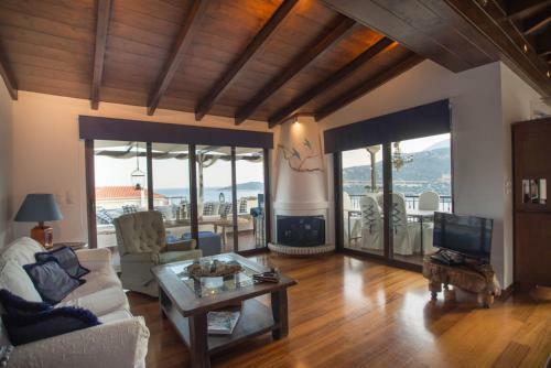 Floating Villa Near Astros Peloponnese
