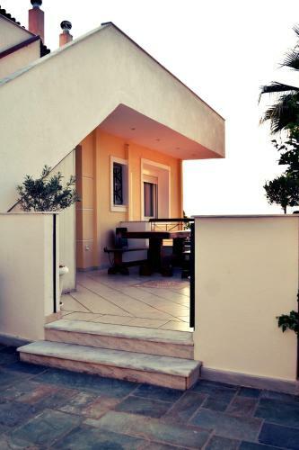 Luxury Seaview Apartment By The Sea