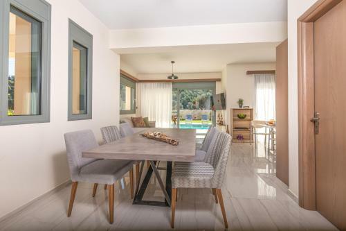 Paleos Hillside Villa