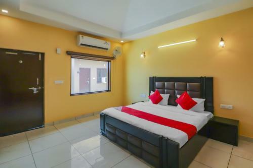 Hotel Oyo 87805 Pushpangan Divine