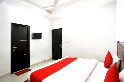 Oyo 46645 Hotel Lotus Palace Vrindavan