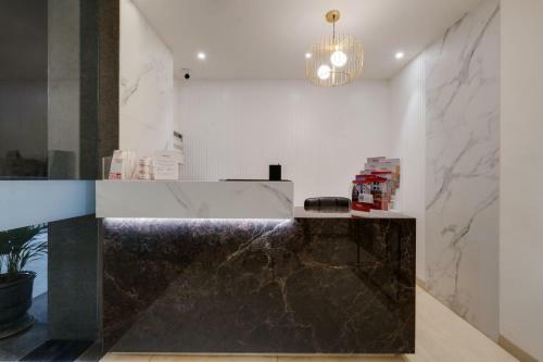 7 Apple Hotel Mahape