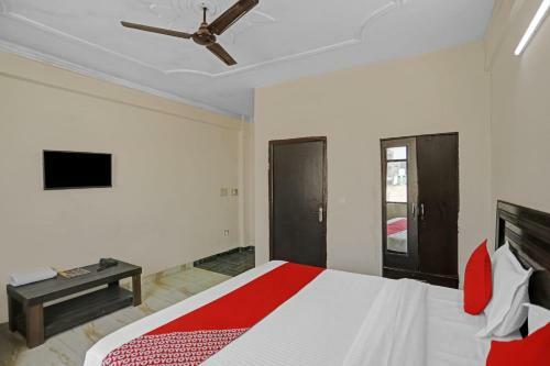 Oyo 87405 Hotel Royal