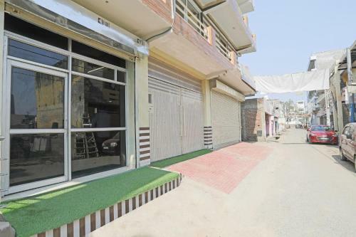 Oyo 87405 Hotel Royal