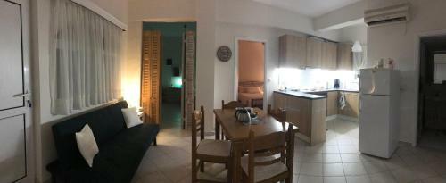Alpha Apartment, Ireon Samos