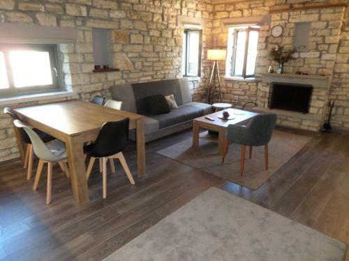 Kalpaki Stone Apartment 2.