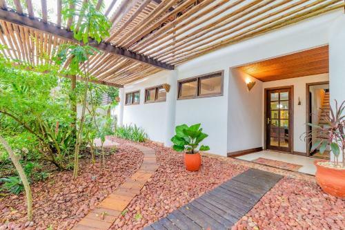 Pf25 Excelente Casa 3 Quartos A 80m Da Praia - Praia Do Forte