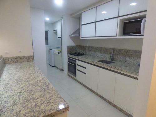 Apartamento Luxo 3 Dormit�rios - Praia de Palmas C�d Ap100