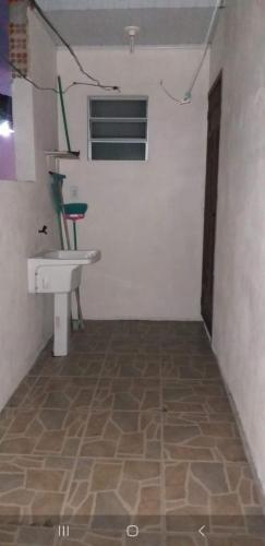 Casa Grande Com Amplo Terreno Em Imb�