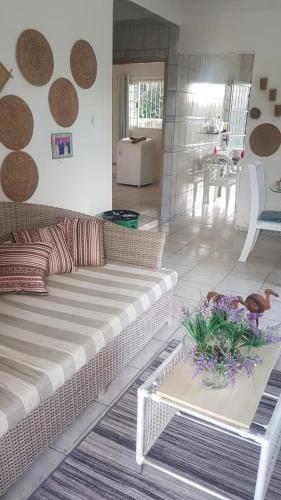 Casa Com Jardim E Piscina